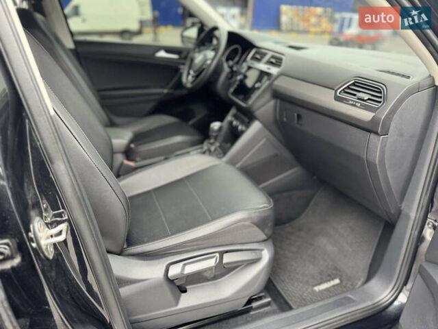 Черный Фольксваген Тигуан, объемом двигателя 1.98 л и пробегом 71 тыс. км за 18999 $, фото 17 на Automoto.ua