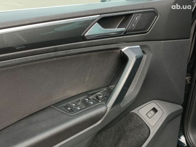 Черный Фольксваген Тигуан, объемом двигателя 2 л и пробегом 190 тыс. км за 23200 $, фото 18 на Automoto.ua