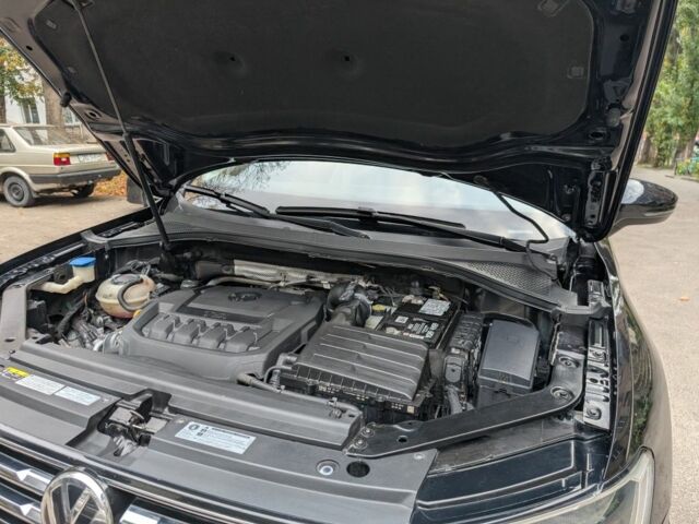 Черный Фольксваген Тигуан, объемом двигателя 2 л и пробегом 53 тыс. км за 20000 $, фото 7 на Automoto.ua