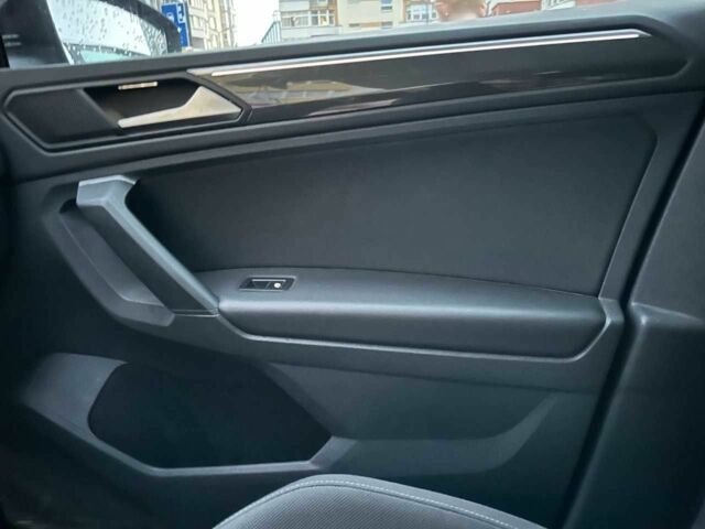 Черный Фольксваген Тигуан, объемом двигателя 2 л и пробегом 175 тыс. км за 23211 $, фото 10 на Automoto.ua