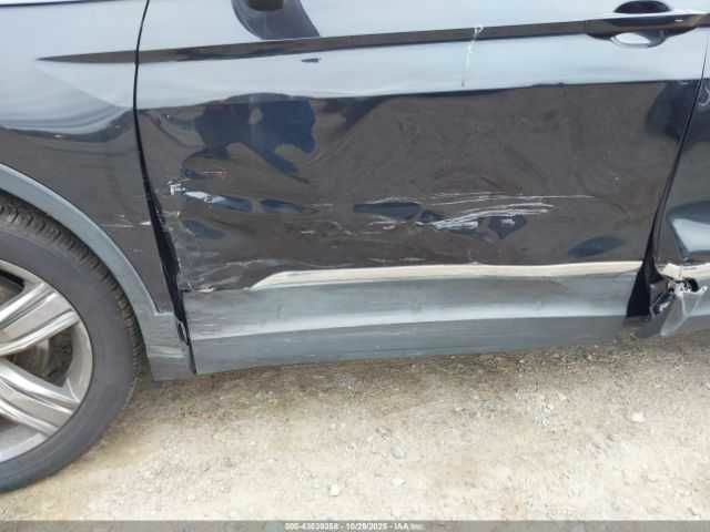 Черный Фольксваген Тигуан, объемом двигателя 2 л и пробегом 42 тыс. км за 14000 $, фото 5 на Automoto.ua