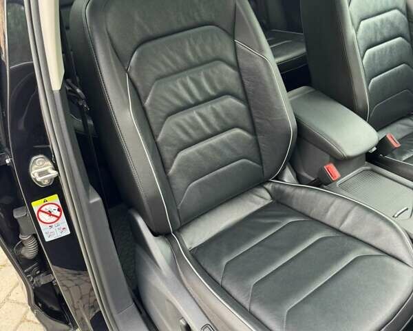 Чорний Фольксваген Тігуан, об'ємом двигуна 2 л та пробігом 223 тис. км за 27799 $, фото 24 на Automoto.ua