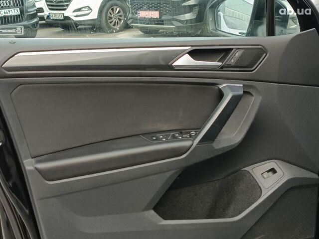 Черный Фольксваген Тигуан, объемом двигателя 2 л и пробегом 190 тыс. км за 23200 $, фото 17 на Automoto.ua