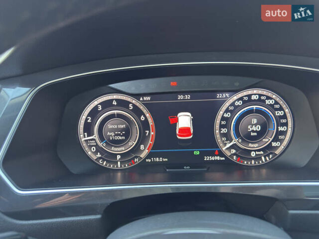 Черный Фольксваген Тигуан, объемом двигателя 2 л и пробегом 231 тыс. км за 16300 $, фото 30 на Automoto.ua