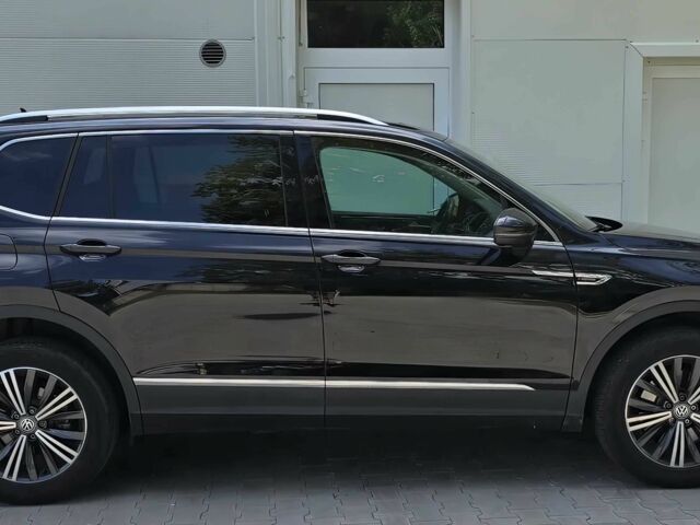 Чорний Фольксваген Тігуан, об'ємом двигуна 2 л та пробігом 41 тис. км за 13200 $, фото 7 на Automoto.ua