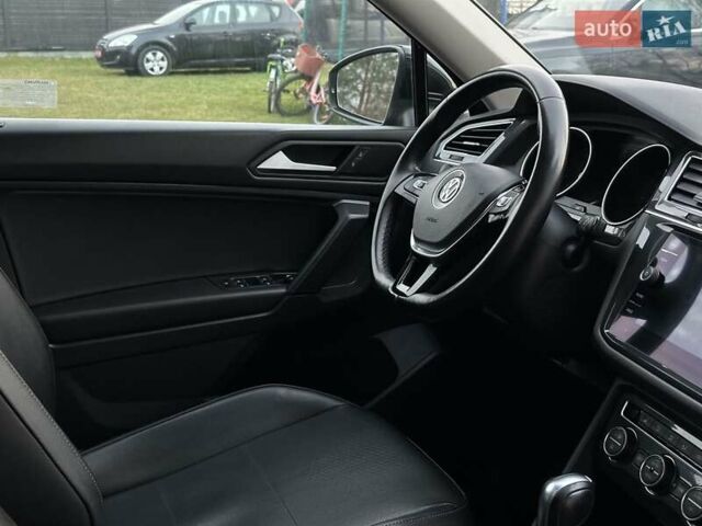 Чорний Фольксваген Тігуан, об'ємом двигуна 2 л та пробігом 200 тис. км за 15900 $, фото 41 на Automoto.ua