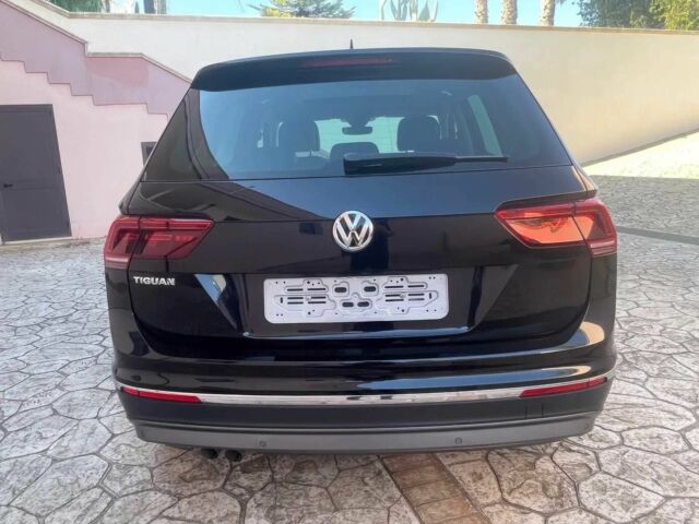 Черный Фольксваген Тигуан, объемом двигателя 2 л и пробегом 35 тыс. км за 17800 $, фото 4 на Automoto.ua