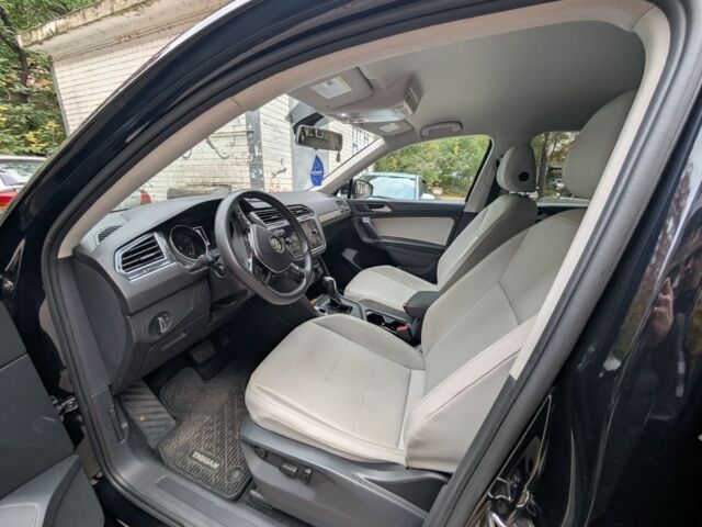 Черный Фольксваген Тигуан, объемом двигателя 2 л и пробегом 53 тыс. км за 20000 $, фото 22 на Automoto.ua