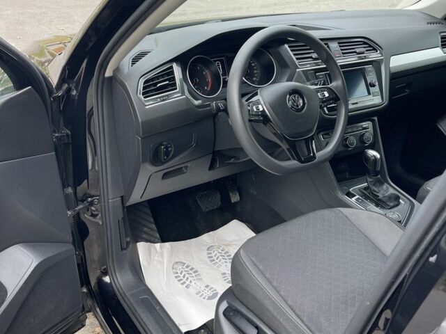 Черный Фольксваген Тигуан, объемом двигателя 2 л и пробегом 129 тыс. км за 19000 $, фото 10 на Automoto.ua