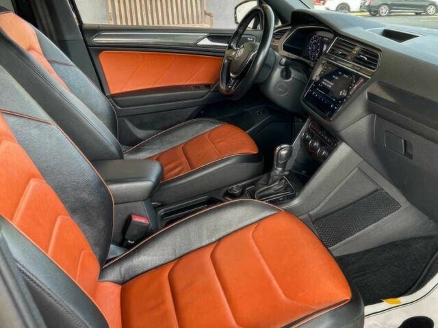 Чорний Фольксваген Тігуан, об'ємом двигуна 2 л та пробігом 43 тис. км за 12200 $, фото 6 на Automoto.ua