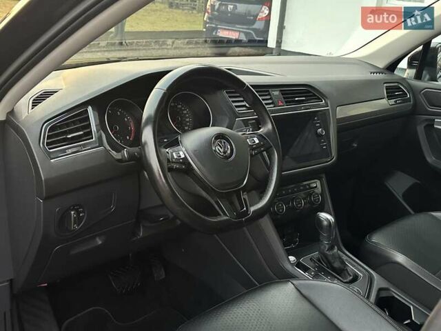 Чорний Фольксваген Тігуан, об'ємом двигуна 2 л та пробігом 200 тис. км за 15900 $, фото 23 на Automoto.ua