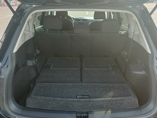 Чорний Фольксваген Тігуан, об'ємом двигуна 2 л та пробігом 130 тис. км за 16500 $, фото 3 на Automoto.ua