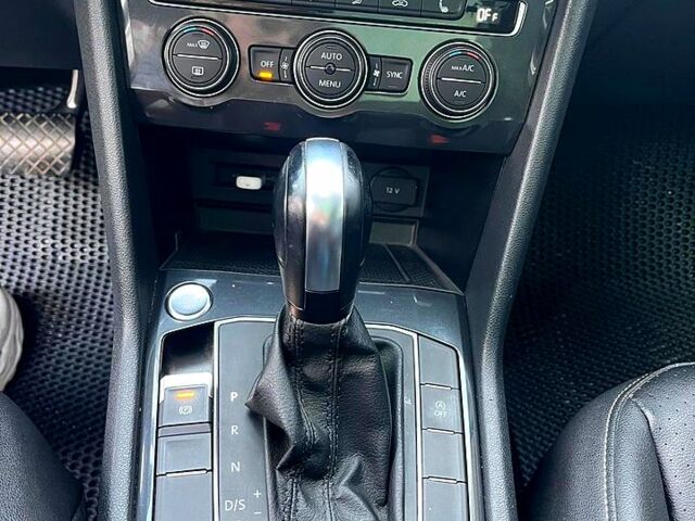 Черный Фольксваген Тигуан, объемом двигателя 2 л и пробегом 133 тыс. км за 22000 $, фото 9 на Automoto.ua