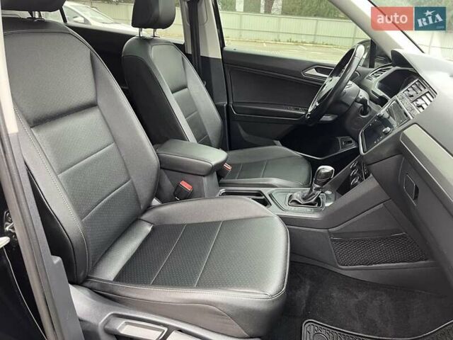 Чорний Фольксваген Тігуан, об'ємом двигуна 2 л та пробігом 124 тис. км за 19500 $, фото 53 на Automoto.ua