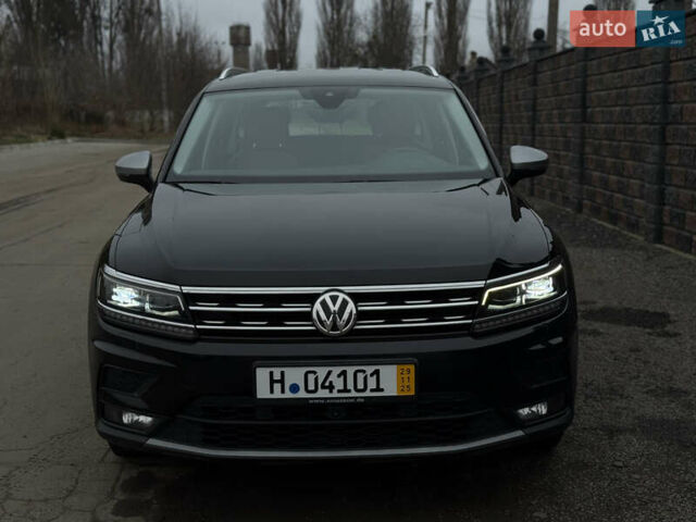 Черный Фольксваген Тигуан, объемом двигателя 1.98 л и пробегом 220 тыс. км за 26500 $, фото 1 на Automoto.ua