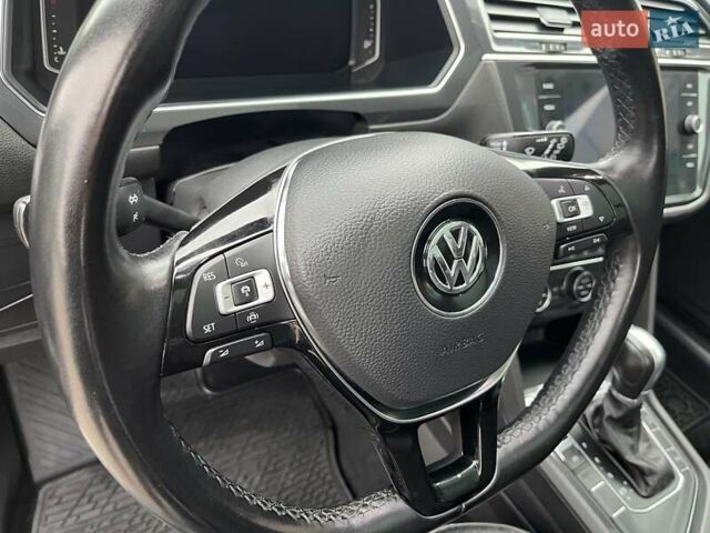 Чорний Фольксваген Тігуан, об'ємом двигуна 2 л та пробігом 124 тис. км за 19500 $, фото 33 на Automoto.ua