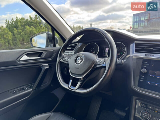 Чорний Фольксваген Тігуан, об'ємом двигуна 2 л та пробігом 109 тис. км за 18950 $, фото 26 на Automoto.ua