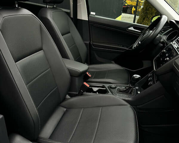 Черный Фольксваген Тигуан, объемом двигателя 1.98 л и пробегом 40 тыс. км за 21500 $, фото 16 на Automoto.ua