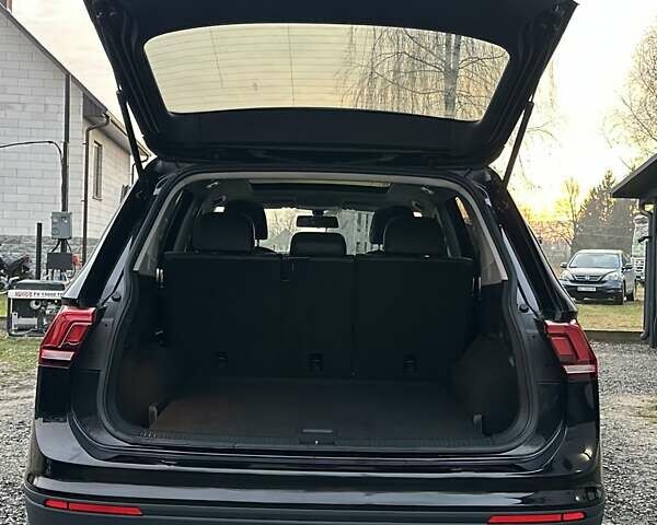 Чорний Фольксваген Тігуан, об'ємом двигуна 2 л та пробігом 200 тис. км за 15900 $, фото 46 на Automoto.ua