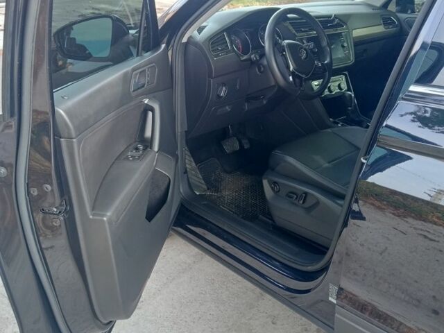 Черный Фольксваген Тигуан, объемом двигателя 2 л и пробегом 122 тыс. км за 19100 $, фото 3 на Automoto.ua