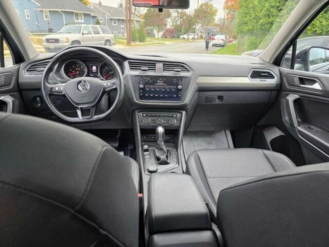 Черный Фольксваген Тигуан, объемом двигателя 2 л и пробегом 41 тыс. км за 8200 $, фото 7 на Automoto.ua