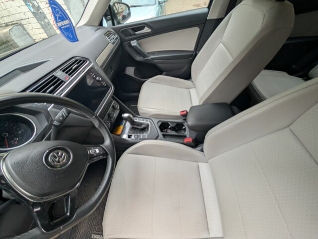 Черный Фольксваген Тигуан, объемом двигателя 2 л и пробегом 53 тыс. км за 20000 $, фото 21 на Automoto.ua