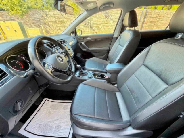 Черный Фольксваген Тигуан, объемом двигателя 2 л и пробегом 35 тыс. км за 14000 $, фото 8 на Automoto.ua