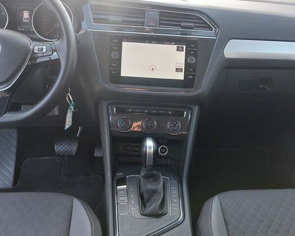 Черный Фольксваген Тигуан, объемом двигателя 1.98 л и пробегом 196 тыс. км за 21700 $, фото 24 на Automoto.ua