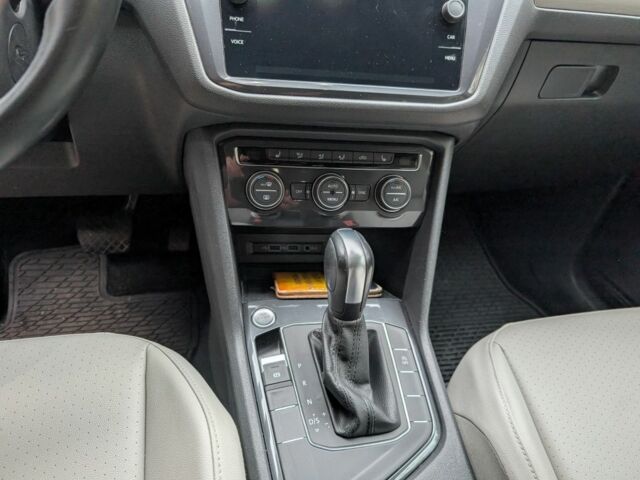 Черный Фольксваген Тигуан, объемом двигателя 2 л и пробегом 53 тыс. км за 20000 $, фото 17 на Automoto.ua