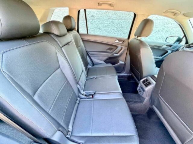 Черный Фольксваген Тигуан, объемом двигателя 2 л и пробегом 35 тыс. км за 14000 $, фото 10 на Automoto.ua