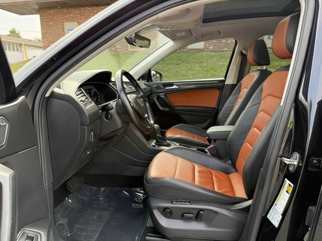 Чорний Фольксваген Тігуан, об'ємом двигуна 2 л та пробігом 34 тис. км за 11300 $, фото 7 на Automoto.ua