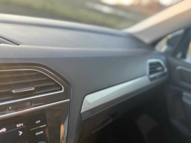 Черный Фольксваген Тигуан, объемом двигателя 2 л и пробегом 109 тыс. км за 11800 $, фото 10 на Automoto.ua