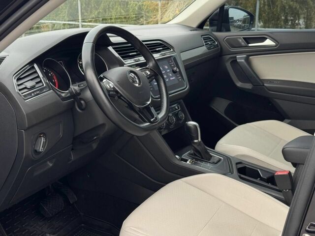 Чорний Фольксваген Тігуан, об'ємом двигуна 2 л та пробігом 117 тис. км за 19650 $, фото 22 на Automoto.ua