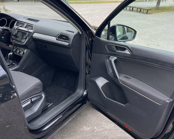 Черный Фольксваген Тигуан, объемом двигателя 1.98 л и пробегом 129 тыс. км за 18500 $, фото 22 на Automoto.ua