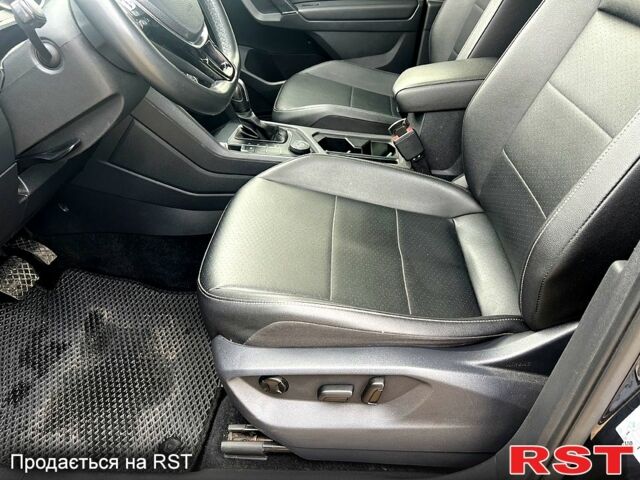 Черный Фольксваген Тигуан, объемом двигателя 2 л и пробегом 170 тыс. км за 21500 $, фото 9 на Automoto.ua