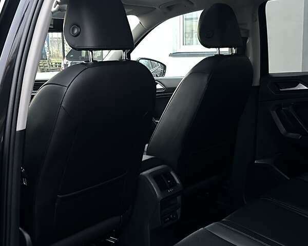 Чорний Фольксваген Тігуан, об'ємом двигуна 2 л та пробігом 200 тис. км за 15900 $, фото 45 на Automoto.ua