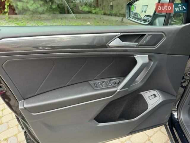 Чорний Фольксваген Тігуан, об'ємом двигуна 2 л та пробігом 223 тис. км за 27799 $, фото 30 на Automoto.ua