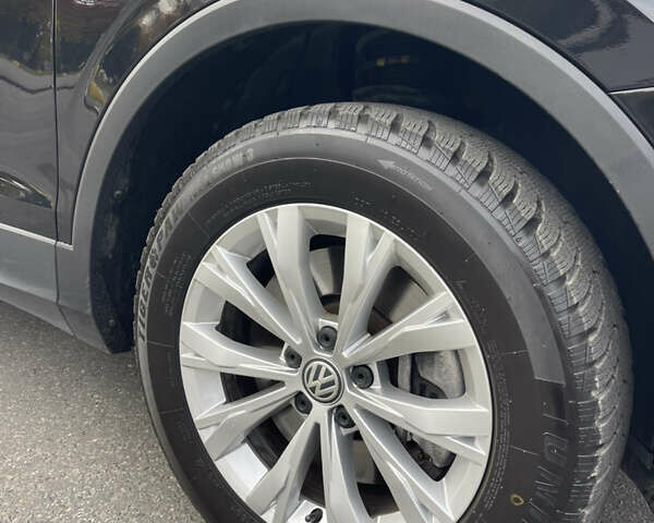 Черный Фольксваген Тигуан, объемом двигателя 1.98 л и пробегом 129 тыс. км за 18500 $, фото 29 на Automoto.ua