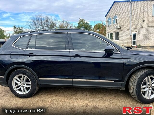 Черный Фольксваген Тигуан, объемом двигателя 2 л и пробегом 170 тыс. км за 21500 $, фото 4 на Automoto.ua