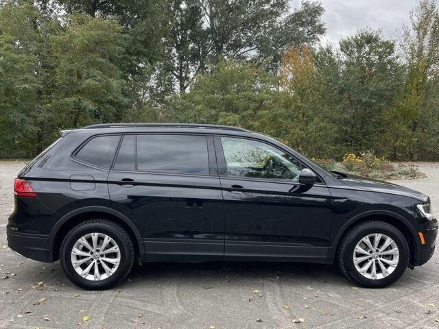 Черный Фольксваген Тигуан, объемом двигателя 2 л и пробегом 129 тыс. км за 19000 $, фото 2 на Automoto.ua