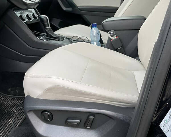 Черный Фольксваген Тигуан, объемом двигателя 2 л и пробегом 183 тыс. км за 19600 $, фото 13 на Automoto.ua