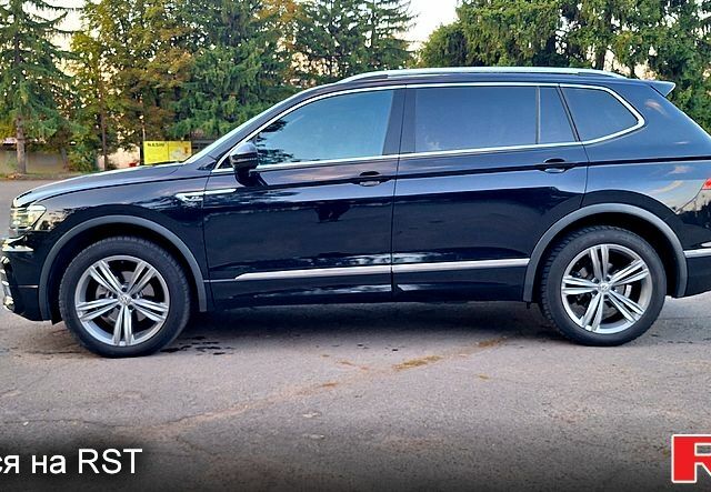 Чорний Фольксваген Тігуан, об'ємом двигуна 2 л та пробігом 237 тис. км за 27900 $, фото 2 на Automoto.ua