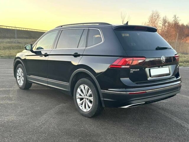 Черный Фольксваген Тигуан, объемом двигателя 2 л и пробегом 109 тыс. км за 11800 $, фото 4 на Automoto.ua