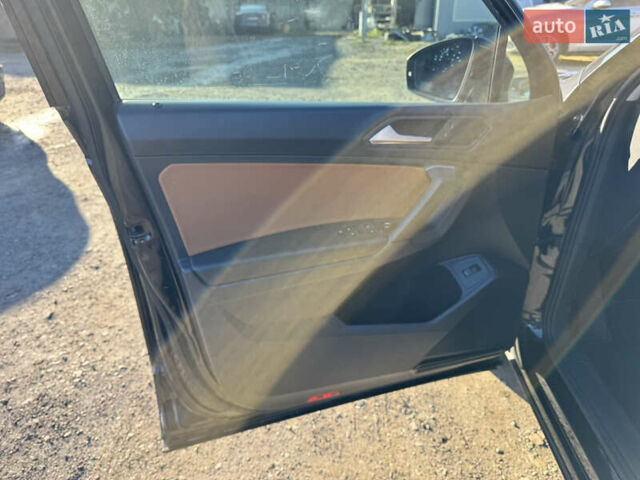 Черный Фольксваген Тигуан, объемом двигателя 2 л и пробегом 133 тыс. км за 11900 $, фото 20 на Automoto.ua