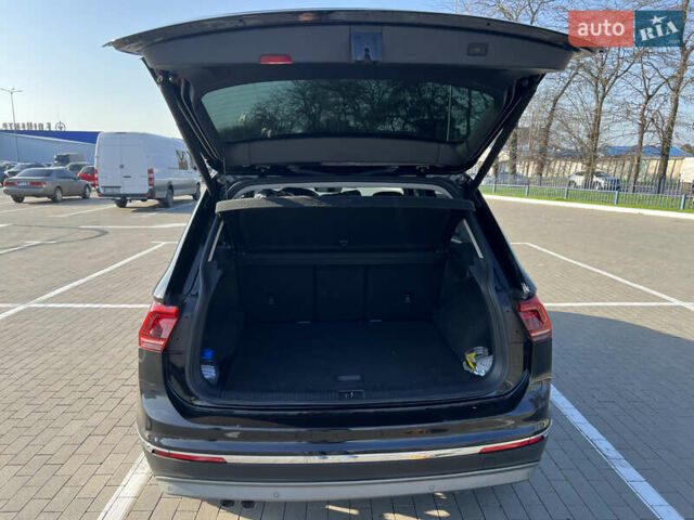 Черный Фольксваген Тигуан, объемом двигателя 2 л и пробегом 67 тыс. км за 26500 $, фото 35 на Automoto.ua