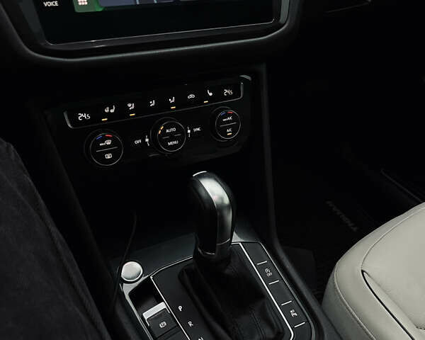 Чорний Фольксваген Тігуан, об'ємом двигуна 1.98 л та пробігом 101 тис. км за 19600 $, фото 19 на Automoto.ua