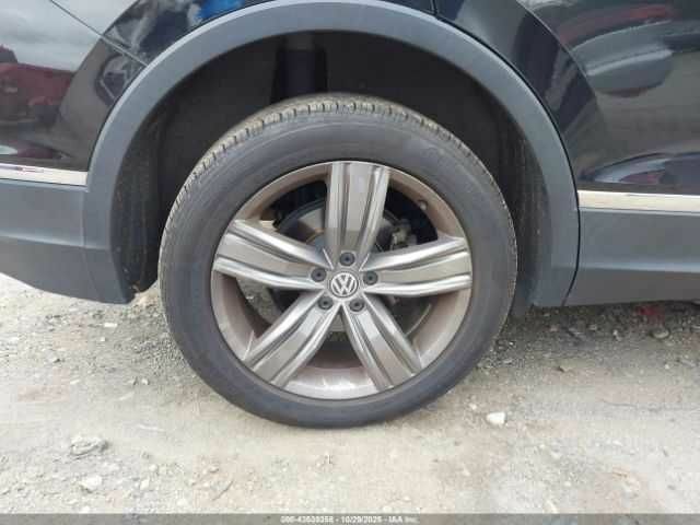 Черный Фольксваген Тигуан, объемом двигателя 2 л и пробегом 42 тыс. км за 14000 $, фото 17 на Automoto.ua