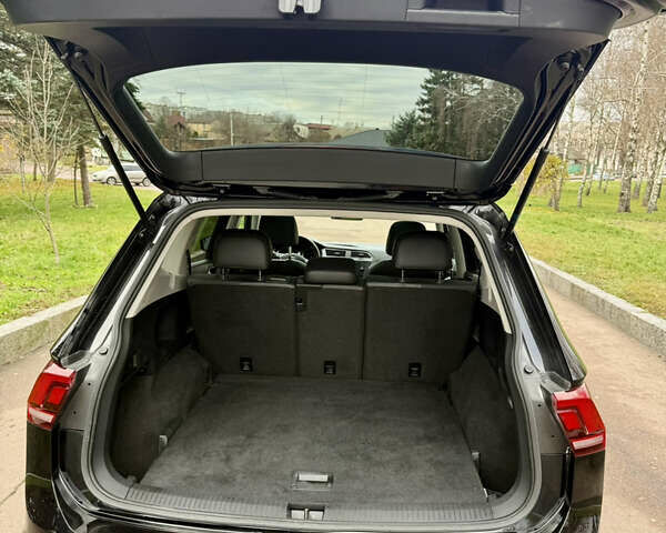 Чорний Фольксваген Тігуан, об'ємом двигуна 2 л та пробігом 159 тис. км за 19000 $, фото 14 на Automoto.ua