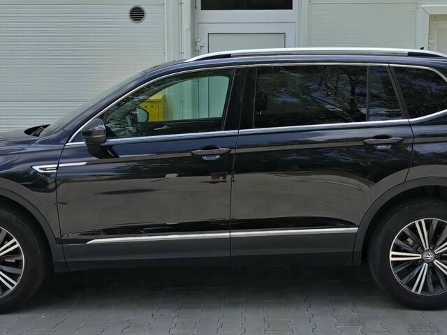 Чорний Фольксваген Тігуан, об'ємом двигуна 2 л та пробігом 41 тис. км за 13200 $, фото 3 на Automoto.ua