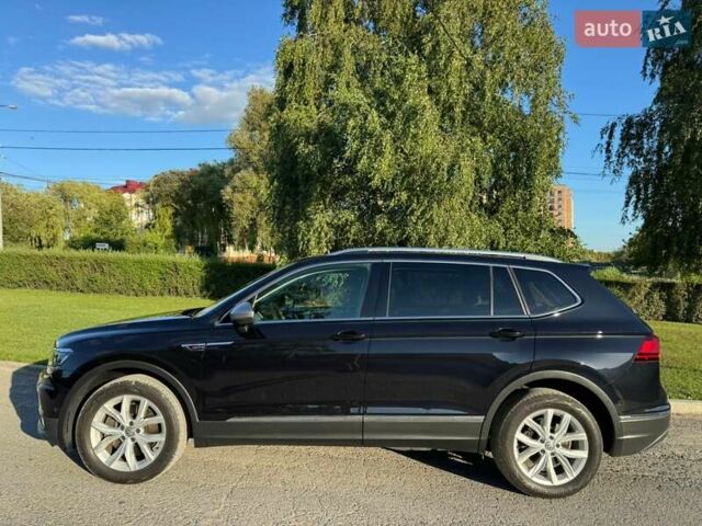 Чорний Фольксваген Тігуан, об'ємом двигуна 2 л та пробігом 223 тис. км за 27799 $, фото 1 на Automoto.ua